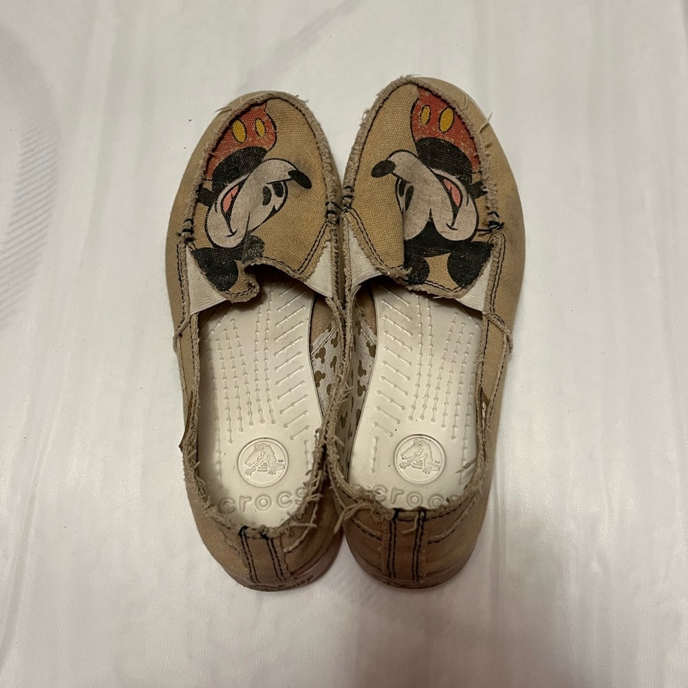 Disney Crocs Size 9 good condition
